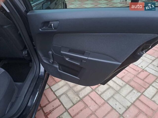 Черный Опель Астра, объемом двигателя 1.6 л и пробегом 209 тыс. км за 5800 $, фото 21 на Automoto.ua