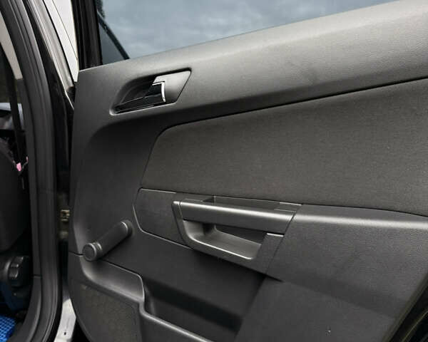 Чорний Опель Астра, об'ємом двигуна 1.6 л та пробігом 219 тис. км за 6200 $, фото 21 на Automoto.ua