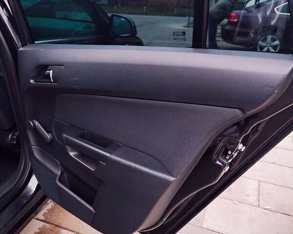 Черный Опель Астра, объемом двигателя 1.6 л и пробегом 237 тыс. км за 5350 $, фото 39 на Automoto.ua