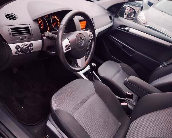 Черный Опель Астра, объемом двигателя 1.6 л и пробегом 237 тыс. км за 5350 $, фото 24 на Automoto.ua