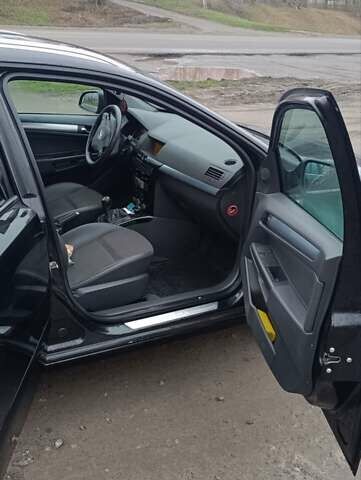 Черный Опель Астра, объемом двигателя 1.69 л и пробегом 246 тыс. км за 6500 $, фото 7 на Automoto.ua