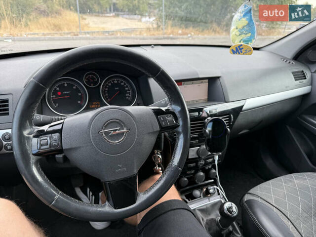 Черный Опель Астра, объемом двигателя 1.69 л и пробегом 334 тыс. км за 5900 $, фото 8 на Automoto.ua