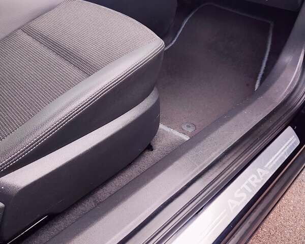 Черный Опель Астра, объемом двигателя 1.6 л и пробегом 172 тыс. км за 5350 $, фото 25 на Automoto.ua