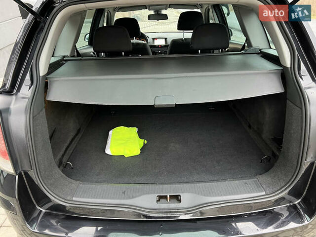 Черный Опель Астра, объемом двигателя 1.7 л и пробегом 264 тыс. км за 5799 $, фото 48 на Automoto.ua