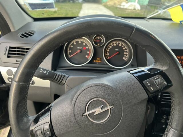 Черный Опель Астра, объемом двигателя 1.6 л и пробегом 319 тыс. км за 5200 $, фото 5 на Automoto.ua