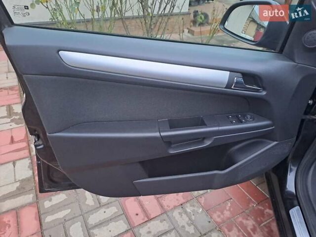 Черный Опель Астра, объемом двигателя 1.6 л и пробегом 209 тыс. км за 5800 $, фото 19 на Automoto.ua
