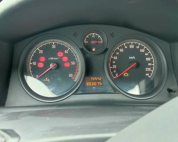 Черный Опель Астра, объемом двигателя 1.7 л и пробегом 300 тыс. км за 4500 $, фото 1 на Automoto.ua