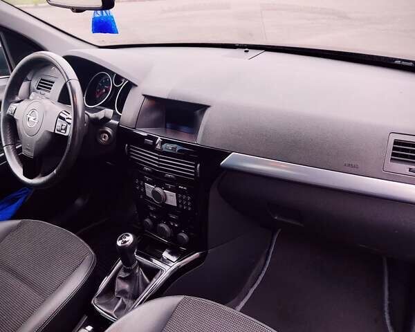 Черный Опель Астра, объемом двигателя 1.6 л и пробегом 172 тыс. км за 5350 $, фото 24 на Automoto.ua