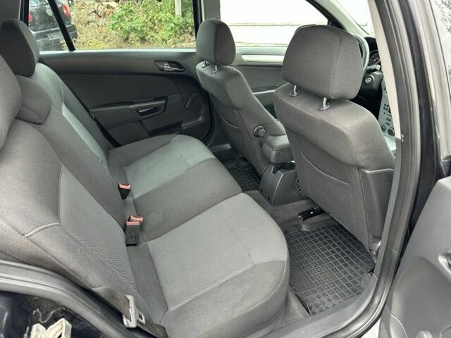 Опель Астра 2010 в Луцке на Automoto.ua Черный Опель Астра, объемом двигателя 1.6 л и пробегом 273 тыс. км за 4600 $, фото 12 на Automoto.ua