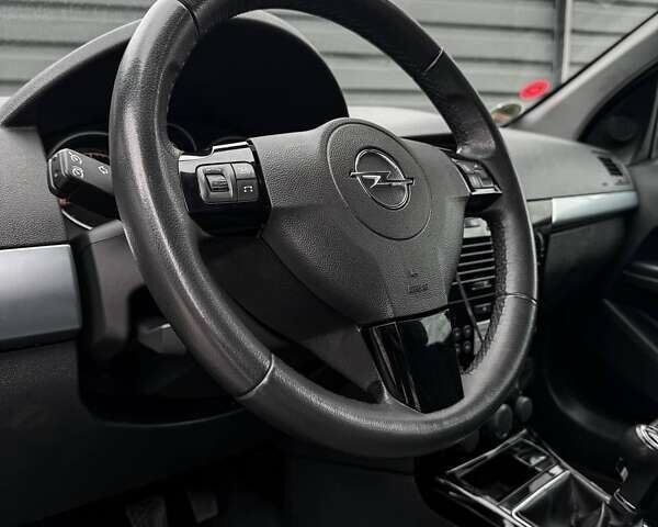 Черный Опель Астра, объемом двигателя 1.6 л и пробегом 152 тыс. км за 7200 $, фото 54 на Automoto.ua