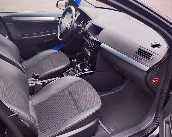 Черный Опель Астра, объемом двигателя 1.6 л и пробегом 172 тыс. км за 5350 $, фото 26 на Automoto.ua