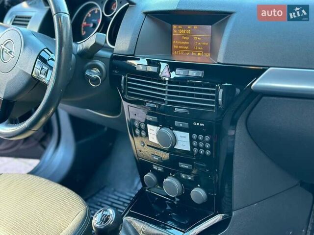 Черный Опель Астра, объемом двигателя 1.9 л и пробегом 310 тыс. км за 5500 $, фото 39 на Automoto.ua