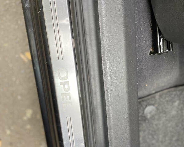 Черный Опель Астра, объемом двигателя 1.6 л и пробегом 200 тыс. км за 6400 $, фото 28 на Automoto.ua