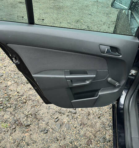 Черный Опель Астра, объемом двигателя 1.69 л и пробегом 242 тыс. км за 6200 $, фото 16 на Automoto.ua