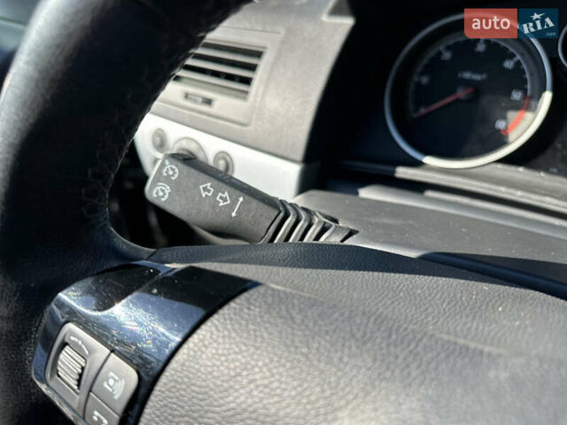 Черный Опель Астра, объемом двигателя 1.7 л и пробегом 172 тыс. км за 5970 $, фото 18 на Automoto.ua