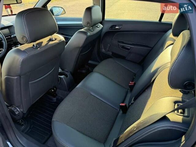 Черный Опель Астра, объемом двигателя 1.6 л и пробегом 175 тыс. км за 6300 $, фото 8 на Automoto.ua