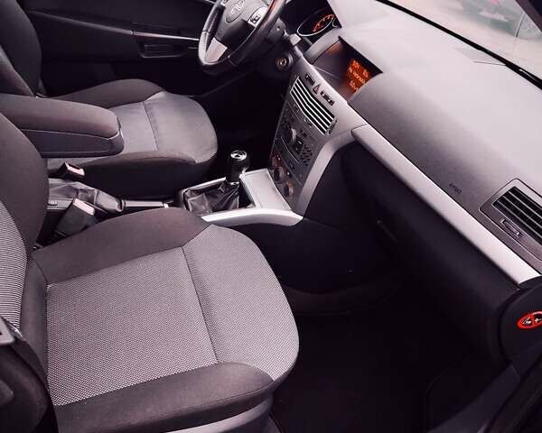 Черный Опель Астра, объемом двигателя 1.6 л и пробегом 237 тыс. км за 5350 $, фото 28 на Automoto.ua