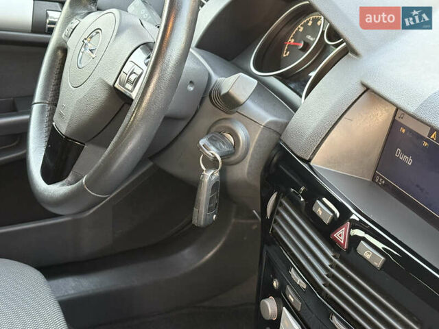 Черный Опель Астра, объемом двигателя 1.6 л и пробегом 252 тыс. км за 6400 $, фото 88 на Automoto.ua