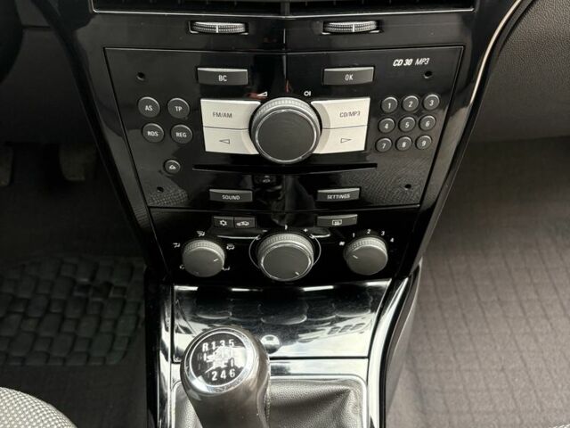 Опель Астра 2010 в Умани на Automoto.ua Черный Опель Астра, объемом двигателя 1.7 л и пробегом 240 тыс. км за 5600 $, фото 5 на Automoto.ua