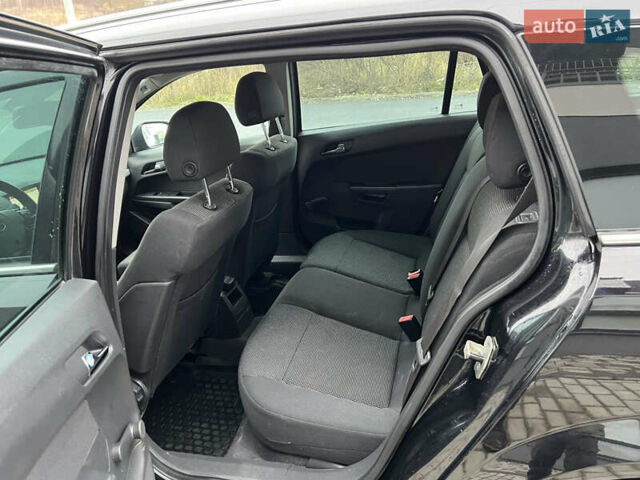 Черный Опель Астра, объемом двигателя 1.7 л и пробегом 264 тыс. км за 5799 $, фото 44 на Automoto.ua