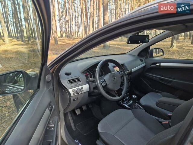 Опель Астра 2010 в Харькове на Automoto.ua Черный Опель Астра, объемом двигателя 1.6 л и пробегом 243 тыс. км за 6800 $, фото 1 на Automoto.ua