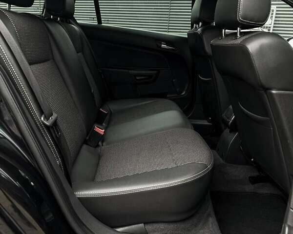 Черный Опель Астра, объемом двигателя 1.6 л и пробегом 152 тыс. км за 7200 $, фото 35 на Automoto.ua