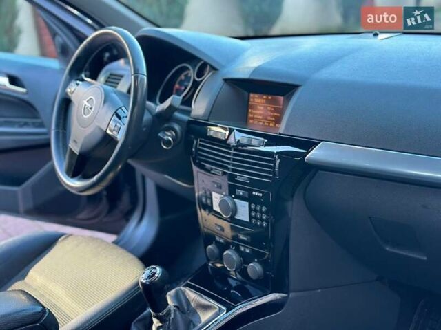 Черный Опель Астра, объемом двигателя 1.9 л и пробегом 310 тыс. км за 5500 $, фото 38 на Automoto.ua