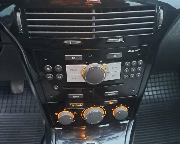 Черный Опель Астра, объемом двигателя 1.6 л и пробегом 209 тыс. км за 5800 $, фото 17 на Automoto.ua