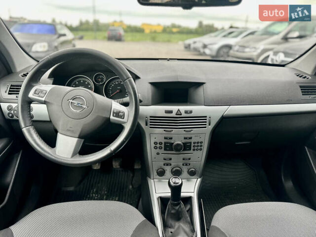 Чорний Опель Астра, об'ємом двигуна 1.6 л та пробігом 176 тис. км за 5688 $, фото 9 на Automoto.ua