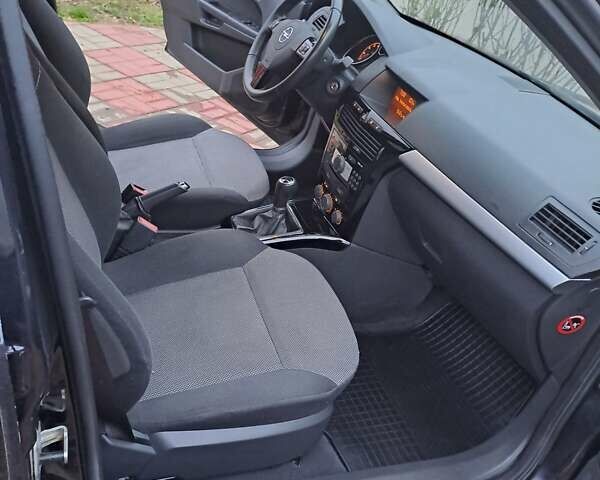 Черный Опель Астра, объемом двигателя 1.6 л и пробегом 209 тыс. км за 5800 $, фото 11 на Automoto.ua