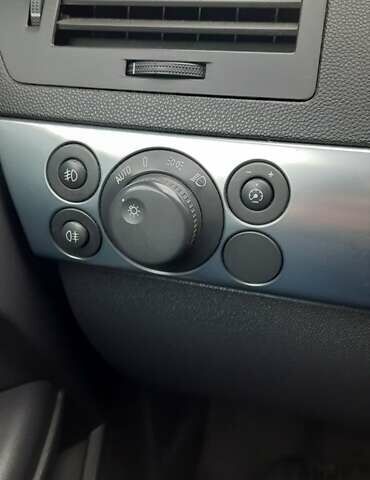 Черный Опель Астра, объемом двигателя 1.69 л и пробегом 252 тыс. км за 5600 $, фото 5 на Automoto.ua