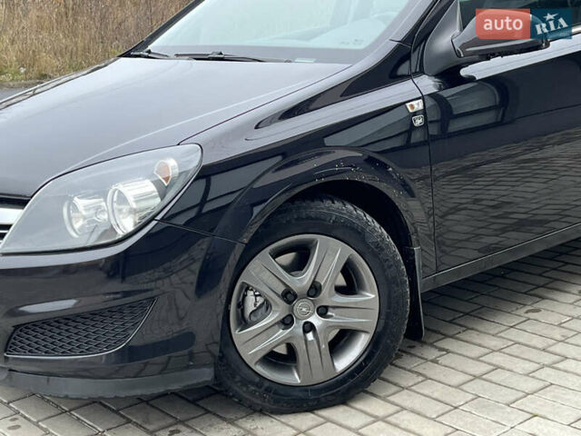 Черный Опель Астра, объемом двигателя 1.7 л и пробегом 264 тыс. км за 5799 $, фото 4 на Automoto.ua