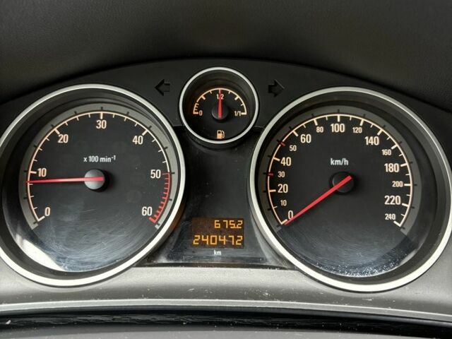 Опель Астра 2010 в Умани на Automoto.ua Черный Опель Астра, объемом двигателя 1.7 л и пробегом 240 тыс. км за 5600 $, фото 2 на Automoto.ua