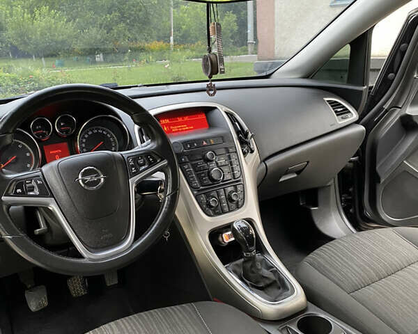 Черный Опель Астра, объемом двигателя 1.96 л и пробегом 294 тыс. км за 8400 $, фото 38 на Automoto.ua