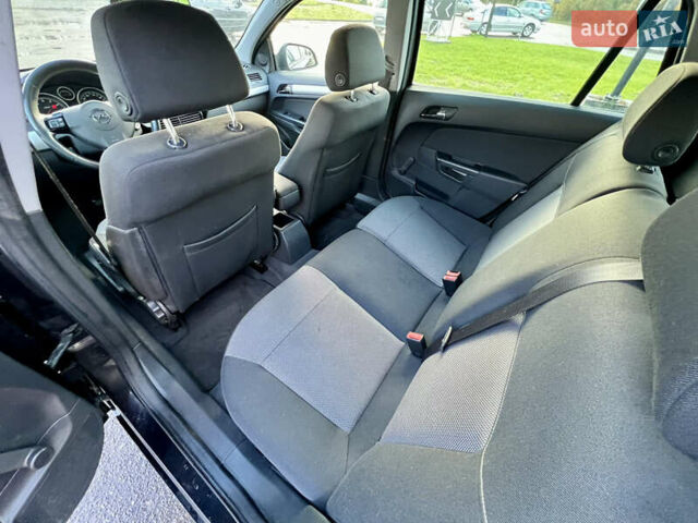 Опель Астра 2010 в Дубно на Automoto.ua Черный Опель Астра, объемом двигателя 1.6 л и пробегом 218 тыс. км за 5700 $, фото 59 на Automoto.ua