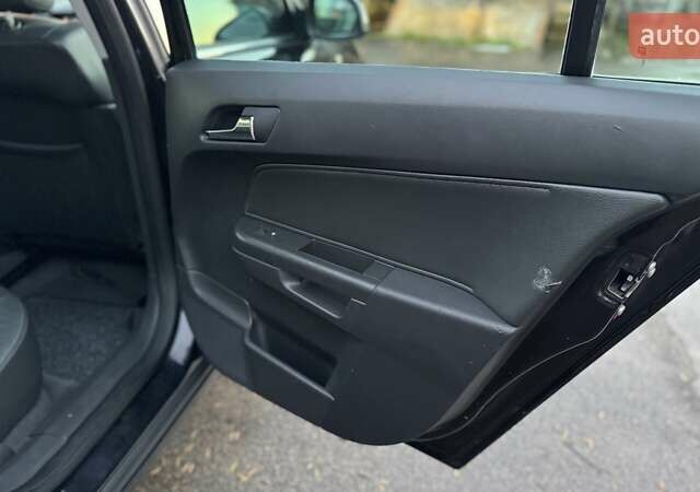 Черный Опель Астра, объемом двигателя 1.6 л и пробегом 205 тыс. км за 6150 $, фото 41 на Automoto.ua