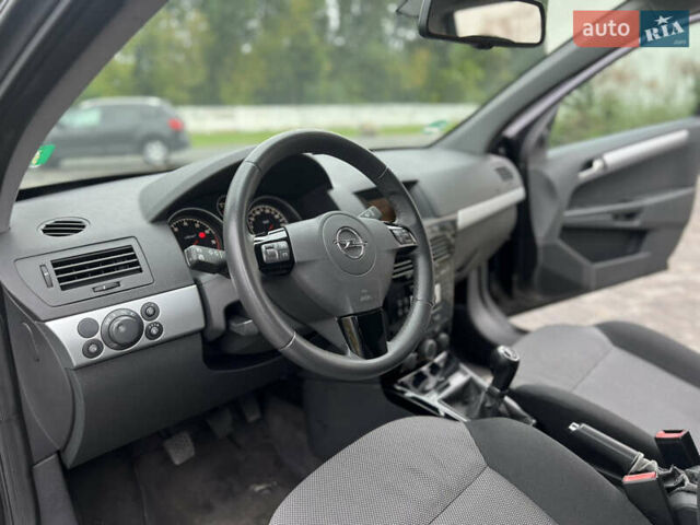 Чорний Опель Астра, об'ємом двигуна 1.6 л та пробігом 255 тис. км за 5550 $, фото 13 на Automoto.ua