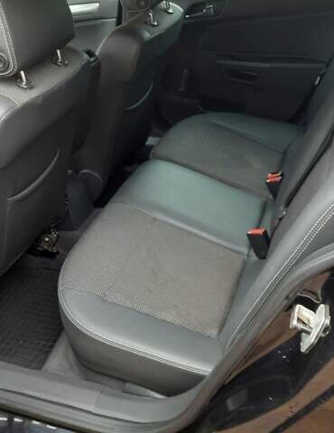 Черный Опель Астра, объемом двигателя 1.69 л и пробегом 252 тыс. км за 5600 $, фото 1 на Automoto.ua