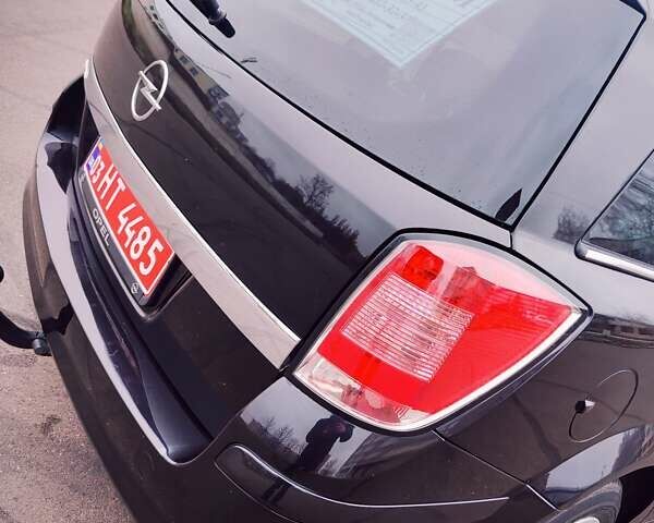 Черный Опель Астра, объемом двигателя 1.6 л и пробегом 172 тыс. км за 5350 $, фото 12 на Automoto.ua