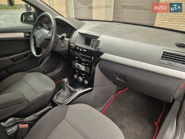 Черный Опель Астра, объемом двигателя 1.7 л и пробегом 212 тыс. км за 5999 $, фото 11 на Automoto.ua