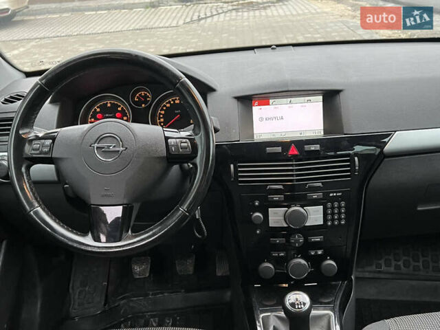 Черный Опель Астра, объемом двигателя 1.7 л и пробегом 264 тыс. км за 5799 $, фото 47 на Automoto.ua