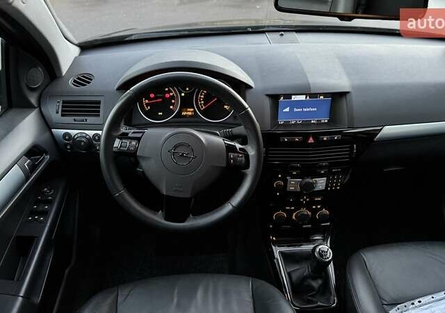 Черный Опель Астра, объемом двигателя 1.6 л и пробегом 205 тыс. км за 6150 $, фото 16 на Automoto.ua