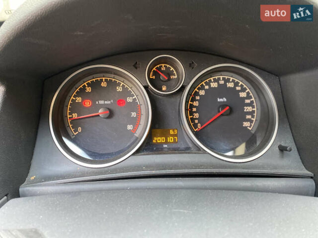 Черный Опель Астра, объемом двигателя 1.6 л и пробегом 200 тыс. км за 6400 $, фото 21 на Automoto.ua