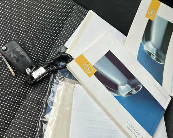 Черный Опель Астра, объемом двигателя 1.7 л и пробегом 264 тыс. км за 5799 $, фото 60 на Automoto.ua