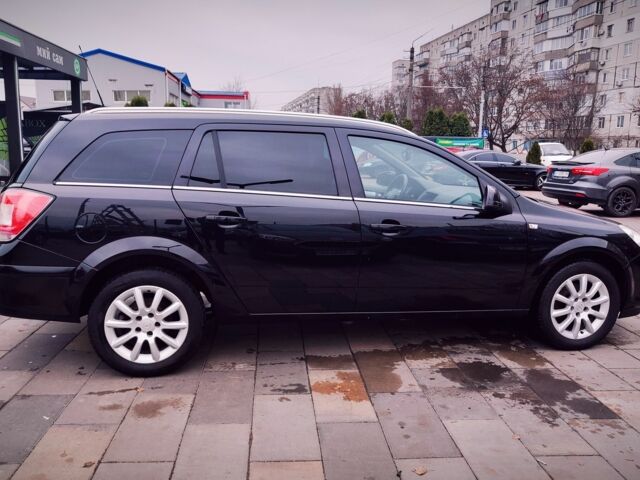 Черный Опель Астра, объемом двигателя 1.6 л и пробегом 237 тыс. км за 5350 $, фото 3 на Automoto.ua