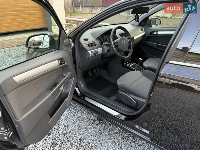 Черный Опель Астра, объемом двигателя 1.6 л и пробегом 252 тыс. км за 6400 $, фото 24 на Automoto.ua