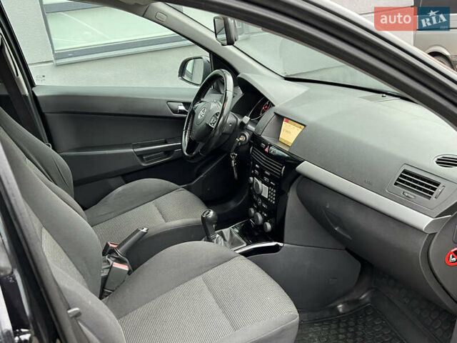 Черный Опель Астра, объемом двигателя 1.7 л и пробегом 264 тыс. км за 5799 $, фото 52 на Automoto.ua