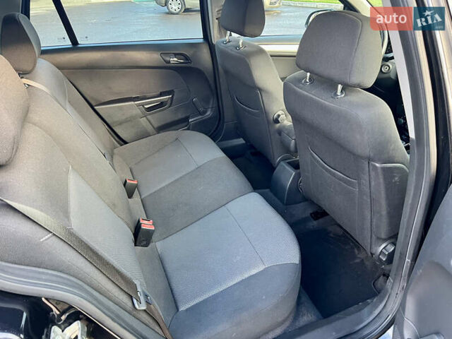 Опель Астра 2010 в Дубно на Automoto.ua Черный Опель Астра, объемом двигателя 1.6 л и пробегом 218 тыс. км за 5700 $, фото 53 на Automoto.ua