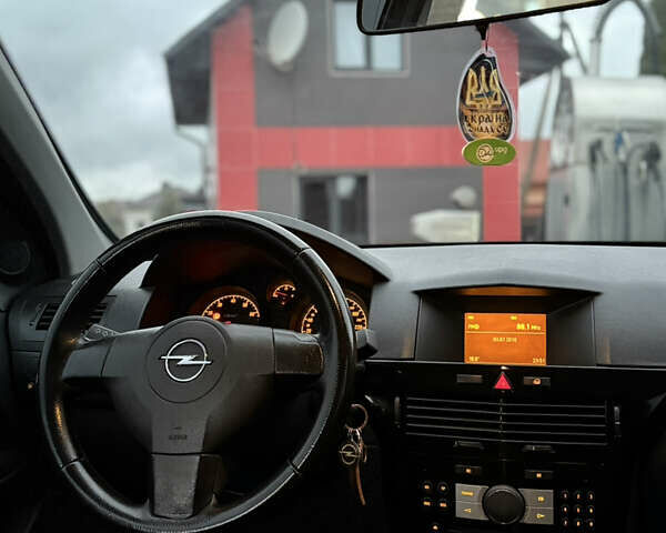 Чорний Опель Астра, об'ємом двигуна 1.6 л та пробігом 219 тис. км за 6200 $, фото 10 на Automoto.ua