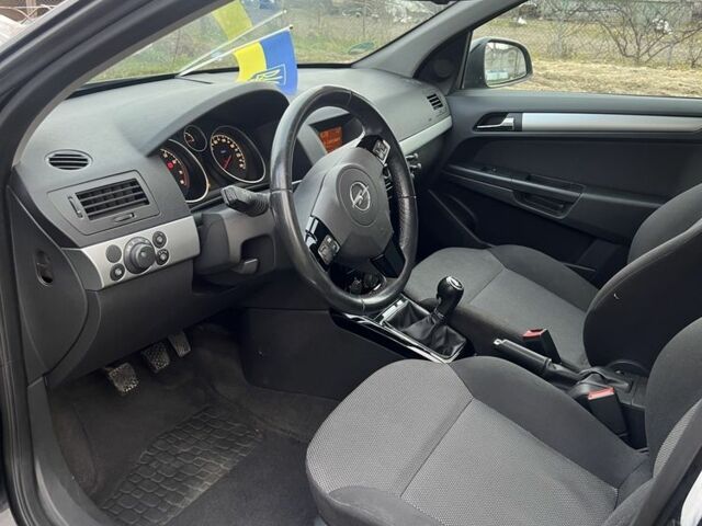 Черный Опель Астра, объемом двигателя 1.6 л и пробегом 319 тыс. км за 5200 $, фото 8 на Automoto.ua